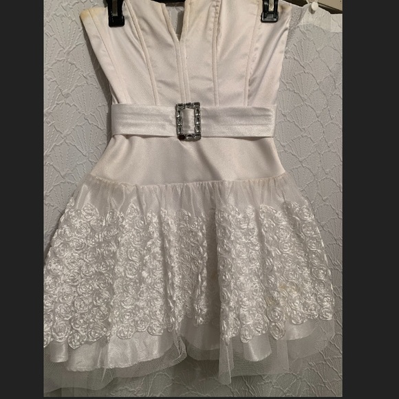 White Jessica McClintock with rosettes on bottom - Picture 1 of 5